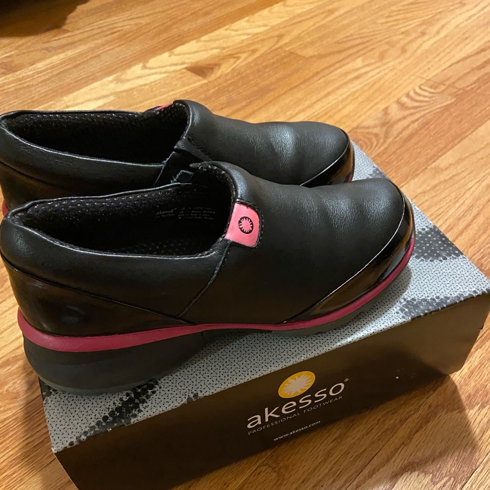 Akesso nursing shoes/sneakers